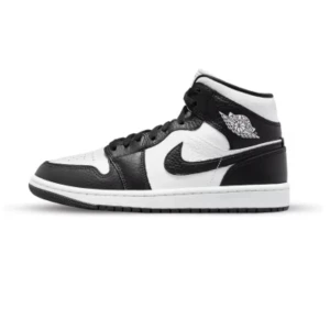 Jordan - Säljer även dessa jordan! Storlek 38,5! Säljer för 800 men priset kan diskuteras också! Skriv även om nivill ha fler biler på skorna! 