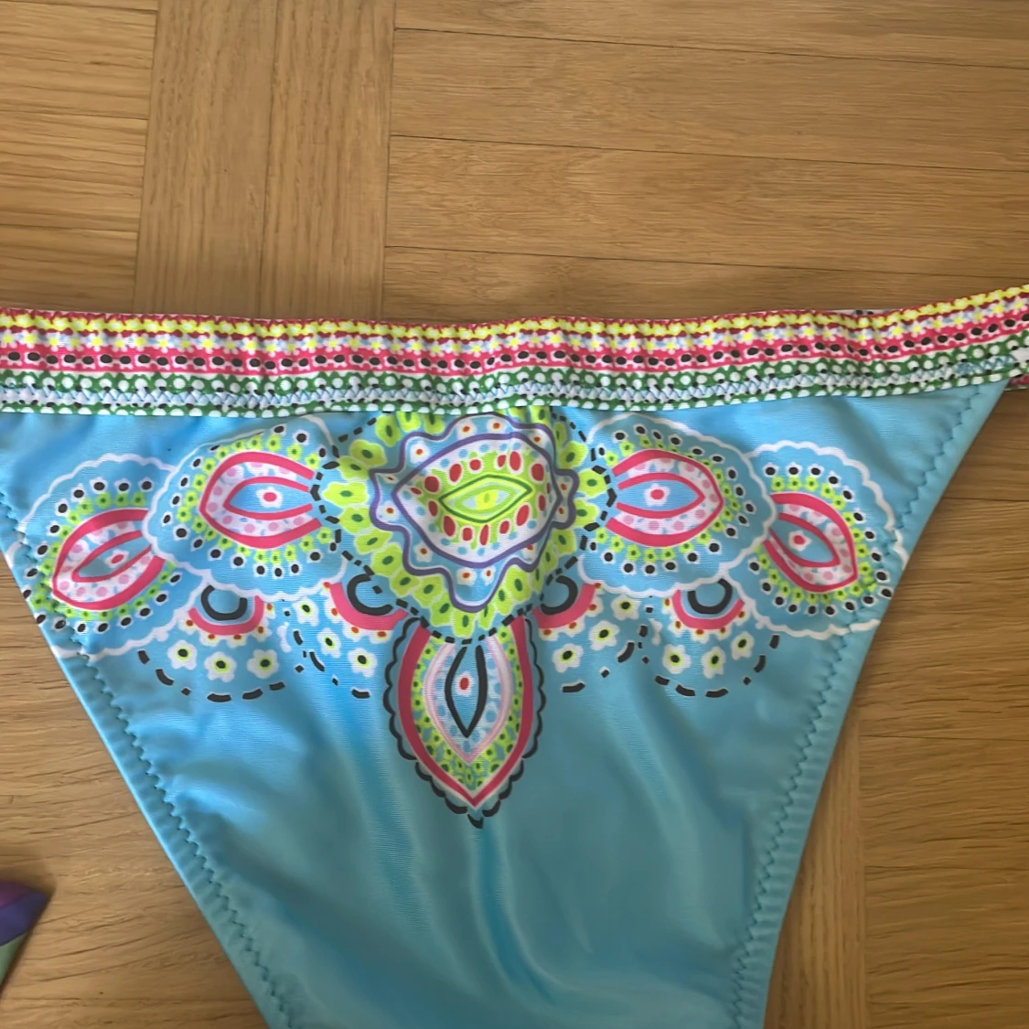 Bikini med fint mönster - 90