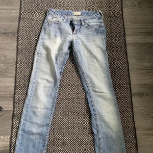 Low Waits jeans - De är ett par lee jeans som är low Waits med ganska slim fit!  