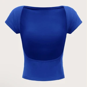 Tshirt  - Råka köpa två likadana så jag säljer en ut av dem. Fick dem i posten idag så den är helt ny