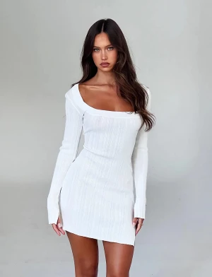 Klänning från tigermist - Säljer denna såå fina klänningen från tigermist❤️ aldrig använd med lappen kvar! Köpt för 600kr + 250kr tull och frakt =850kr❤️slutsåld