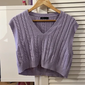 Lila väst💜 - Betalning sker via köp nu🥰 Köparen står för frakten💗