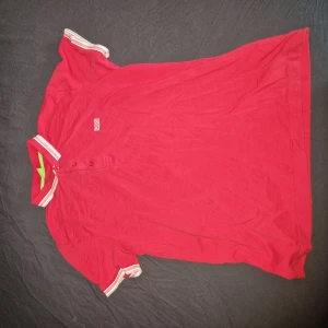 Hugo boss piké - Andvänd ett fåtal gånger äktet verifieras via QR och serienummer