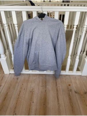 Oversized hoodie  - Säljer nu denna hoodien från Urban Classics i nyskick. Hör av er vid frågor eller om ni vill ha fler bilder på plagget.