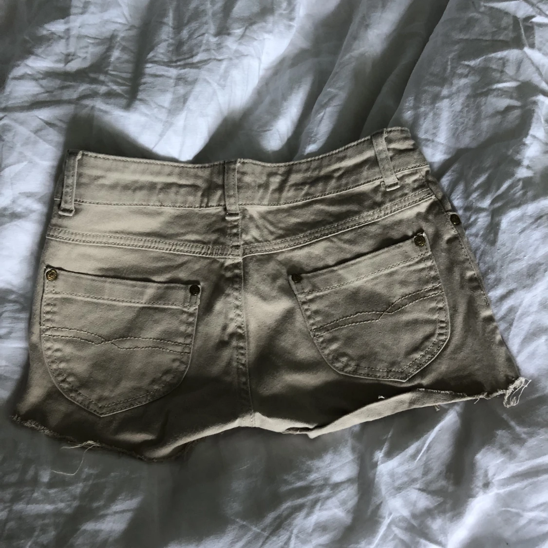 Beigea lågmidjade shorts - 91
