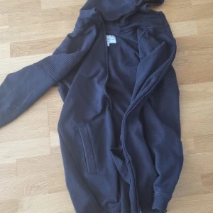 Denim hoodie - Svart långärmad hoodie