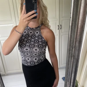 Vacker mönstrad topp - Dags för denna magiska topp från Gina Tricot att hitta ett nytt hem!!🫶🏻 Mönstret är helt otroligt🤩