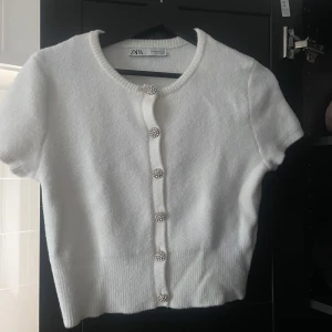 Topp zara - Söt stickad topp från zara. Aldrig använd.