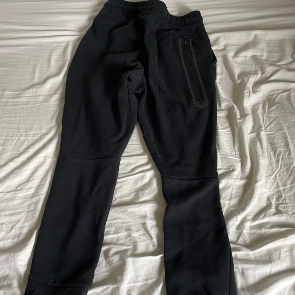 Svarta Nike tech fleece byxor  - 90