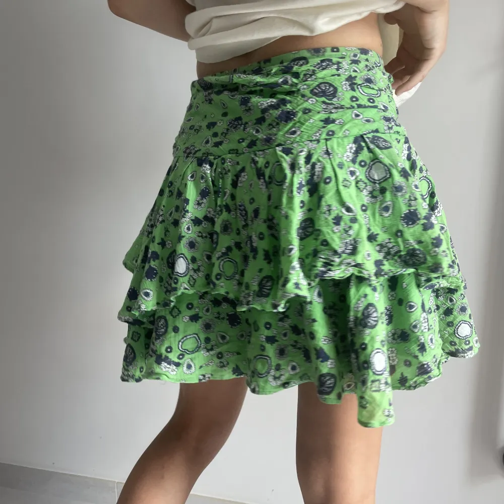 Hej, säljer denna populära och slutsålda kjol från &other stories som är i nyskick🌸 Den har inga tecken på användning och är som ny. Nypris ca 250. Hör av dig om du har frågor eller om du vill förhandla om priset!🙌🏻🌸. Kjolar.