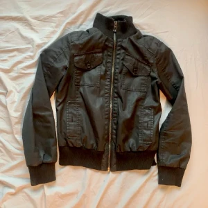 Svart espirit jacka - Svart snygg esprit jacka. Fint skick, sitter som M