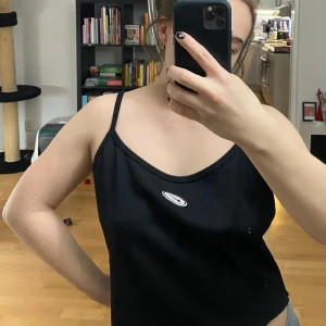 Nike topp - Nike topp. Det är en L men det passar bra för en M för ett litet oversized stil