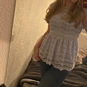 Spetstopp - Jättesöt spelstopp med volanger från Gina Tricot i bra skick. Säljer då den inte kommer till användning. Fråga kring funderingar💕