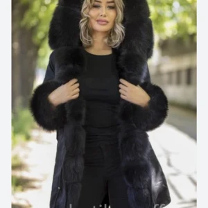 Jacka - Säljer nu min super fina pälsjacka, använd endast 2 gånger under ett år.. inte riktigt min smak i jackor men den är väldigt fin, äkta päls på jackan, säljer för 2000 men priset går att diskutera Kommer i riktigt bra skick, dm för fler bilder🌸💕