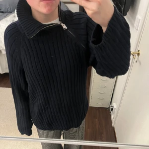 Tröja från zara  - Säljer denna populära tröjan från zara aldrig använd därav lappen kvar 🤍