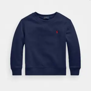 Säljer denna as snygga Ralph Lauren sweatshirt!💗 Den är använd men inget fel på! Skulle säga att den passar strl xxs-s!🫶🏼