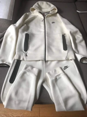 Nike Tech Fleece Beige Herr - Inga skambud tack Helt otvättad  Finns i Malmö 