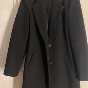 Kappa ifårn zara  - Aldrig använt den för att de inte passar mig då jag beställde den och aldrig lämna tillbaka den. 