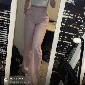 Rosa byxor  - Rosa byxor i cargo liknade material 