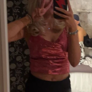 super fin glitter topp - säljer denna glitter topp som är perfekt för tex nyår! använd 1 gång