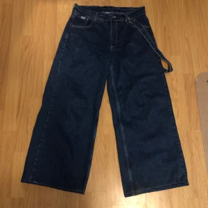 Baggy jeans | the ragged priest - Feta jeans som inte längre används! Fler bilder kan skickas vid begäran. 