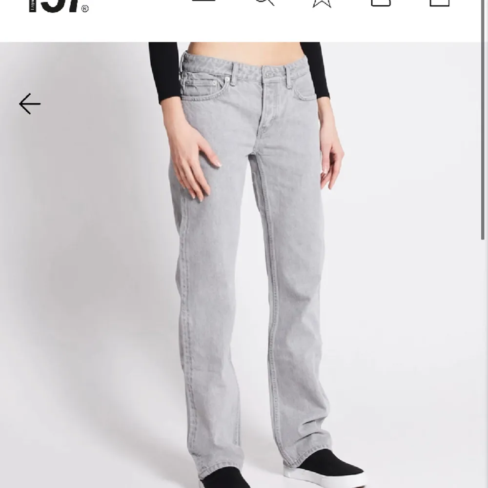 gråa lågmidjade jeans från Lager157  sparsamt använda💕. Jeans & Byxor.