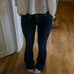 Lågmidjade jeans  - Säljer dessa lågmidjade jeans som inte kommer till användning då jag har flera🩷