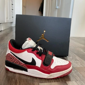 Air Jordan  - Säljer mina Air Jordans Legacy 312 Low. Dom är i bra skick. 