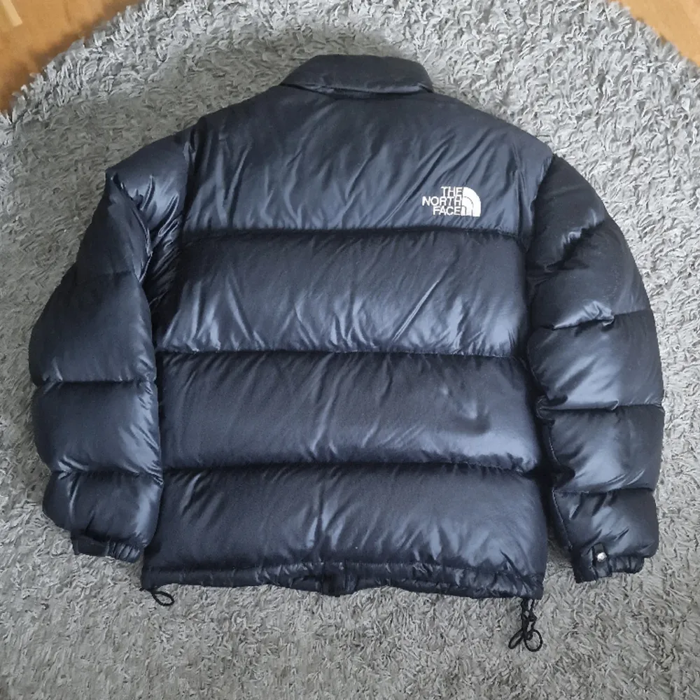 Äkta North Face 1996 Retro Nuptse Jacket som är perfekt för vintern. Perfekt skick utan skador. Pris går att diskuteras något. . Jackor.