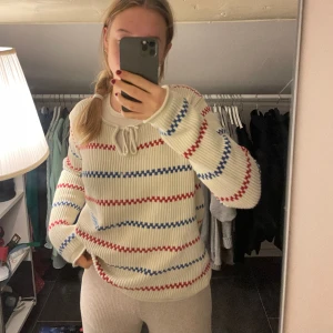 Röd/blå randig tröja - Säljer min "Pippi Långstrumps" tröja från Lager 157, då den inte kommer till användning ❤️