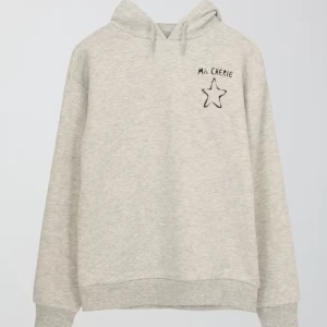 Ma cherie hoodie - Har redan en annons med denna uppe men startade budgivning men budaren var oseriös så lägger upp om på nytt! Säljer för 220kr + frakt och köparen står frör frakten, vid flera intresserade startad en budgivning men buda endast om ni kan betala ❤️❤️