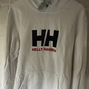 Helly Hansen hoodie - Knappt använd tröja i nyskick!