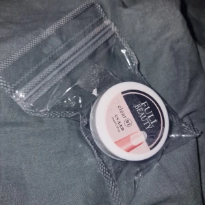 Gelé  - Oanvänd och oöppnad förpackning gelé, fick i present därmed vet jag ej vart det är köpt därav priset🥰