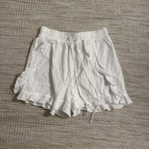 Vita shorts från Vero Moda . Helt oanvända.