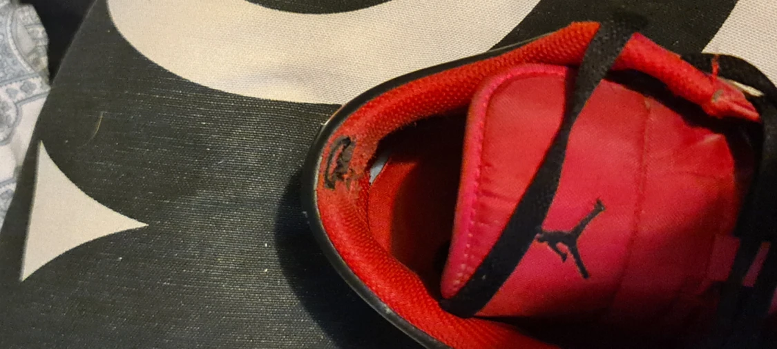 Jordan 1 low röd 38 - 90