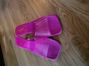 Skor  - Skor somn knappt är använda dom rosa är helt nya 