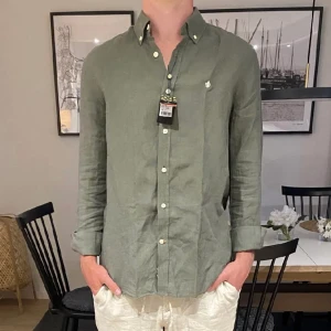 Morris skjorta  - 10/10 skick, är i storlek S