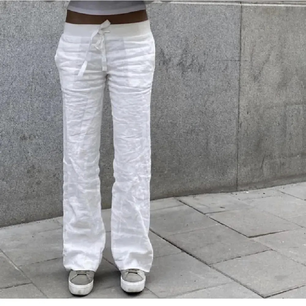 Linnebyxor från alobha. Använda men inga defekter. Storlek xs 💕säljer dom då de är för långa för mig!💕. Jeans & Byxor.