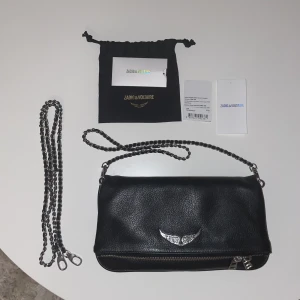 Zadig väska - Säljer min älskade Zadig väska då den tyvärr inte kommer till den användning som den förtjänar. Allt följer med🫶🏼🩷 inga skador/defekter och mycket försiktigt använd. 