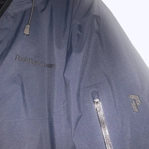 Peak performance jacka - Knappt använd nypris 3000