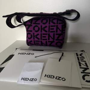 Hej hej!  Säljer min fina kenzo väska som inte kommer till användning längre. Har kvitto som kommer med när du köper väskan. Ny pris €195 