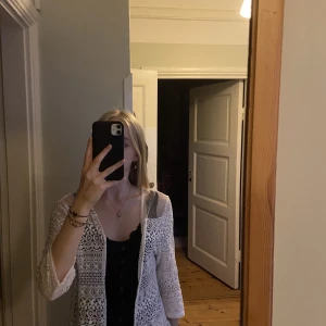 Kofta - Stickad fin kofta! Nästan aldrig använd! Skriv för fler bilder 💕 pris kan diskuteras!