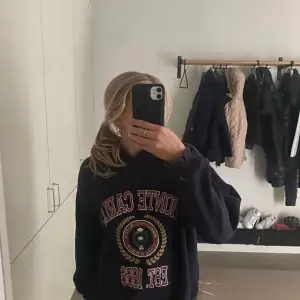 Cool och as najs Hoodie från hm!! 😻Kontakta för mer info!!💞