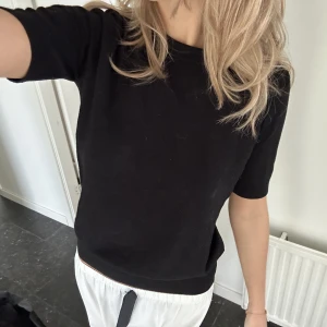 Topp Zara - Stickad tshirt från Zara, storlek s💕