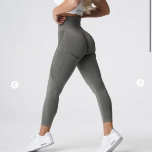 NVGTN tights khaki  - Tights från NVGTN i storlek XS i färgen khaki 💪🏼 endast använda fåtal gånger. Nypris 629