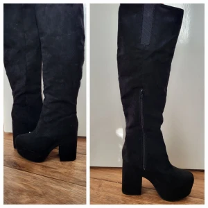 Svarta höga stövlar - Svarta platåstövlar,liten dragkedja på sidan,använd 1 gång