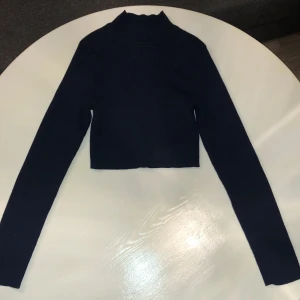 Tröja - Mörkblå polotröja