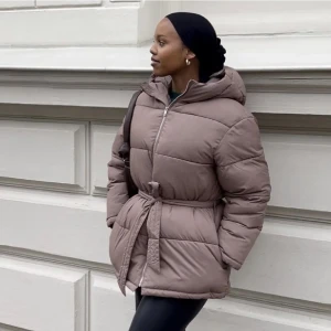 Jacka Nelly  - Säljer denna jackan då den inte passar, inte min bild. 