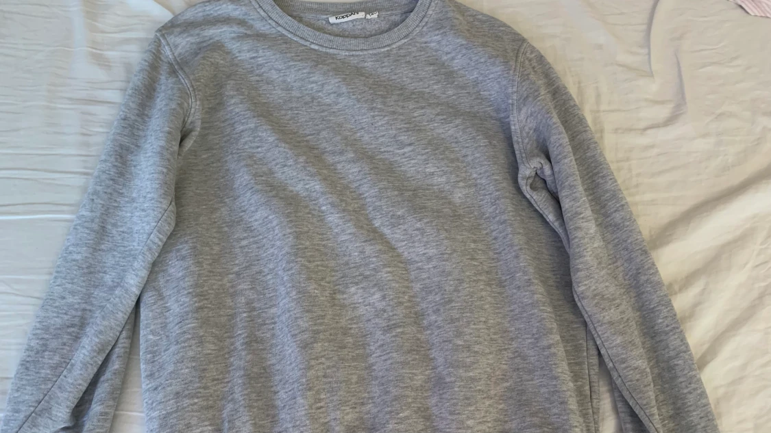 Grå sweatshirt från kappahl strl 140
