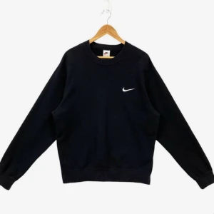 nike sweatshirt - Svart nike sweatshirt i bra skick, Nypris 600kr Mitt pris 250 + frakt💘